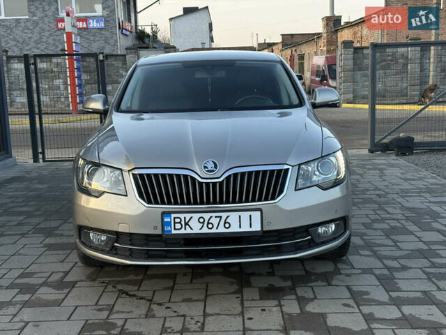 Серый Шкода Суперб, объемом двигателя 1.6 л и пробегом 313 тыс. км за 11600 $, фото 3 на Automoto.ua