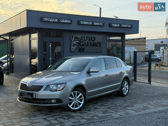 Серый Шкода Суперб, объемом двигателя 1.6 л и пробегом 313 тыс. км за 11600 $, фото 1 на Automoto.ua