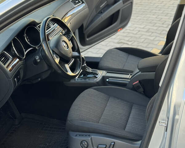 Серый Шкода Суперб, объемом двигателя 2 л и пробегом 282 тыс. км за 11900 $, фото 48 на Automoto.ua