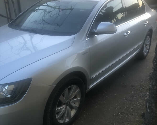 Сірий Шкода Суперб, об'ємом двигуна 2 л та пробігом 297 тис. км за 12200 $, фото 1 на Automoto.ua