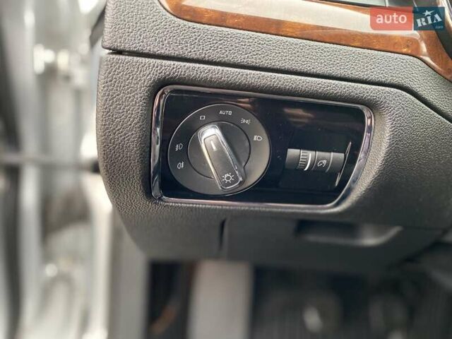 Сірий Шкода Суперб, об'ємом двигуна 2 л та пробігом 315 тис. км за 10800 $, фото 57 на Automoto.ua