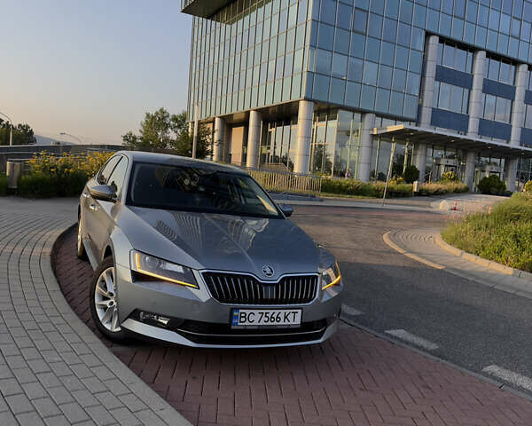 Серый Шкода Суперб, объемом двигателя 1.6 л и пробегом 250 тыс. км за 17371 $, фото 45 на Automoto.ua