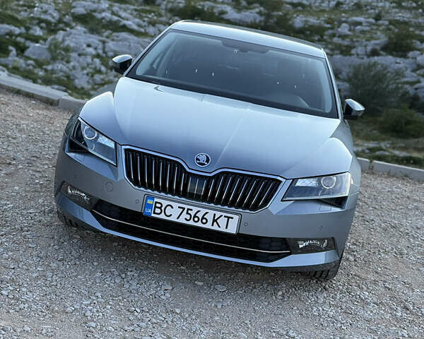 Серый Шкода Суперб, объемом двигателя 1.6 л и пробегом 250 тыс. км за 17371 $, фото 2 на Automoto.ua