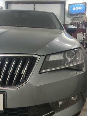 Серый Шкода Суперб, объемом двигателя 1.8 л и пробегом 174 тыс. км за 16900 $, фото 34 на Automoto.ua