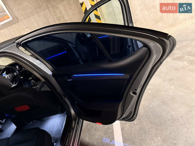 Серый Шкода Суперб, объемом двигателя 1.6 л и пробегом 250 тыс. км за 17371 $, фото 4 на Automoto.ua