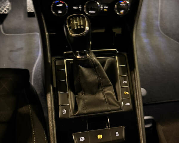 Серый Шкода Суперб, объемом двигателя 1.6 л и пробегом 250 тыс. км за 17371 $, фото 6 на Automoto.ua