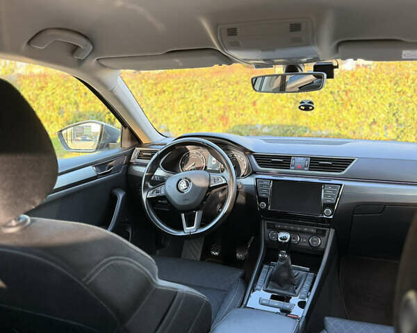 Серый Шкода Суперб, объемом двигателя 1.6 л и пробегом 250 тыс. км за 17371 $, фото 21 на Automoto.ua