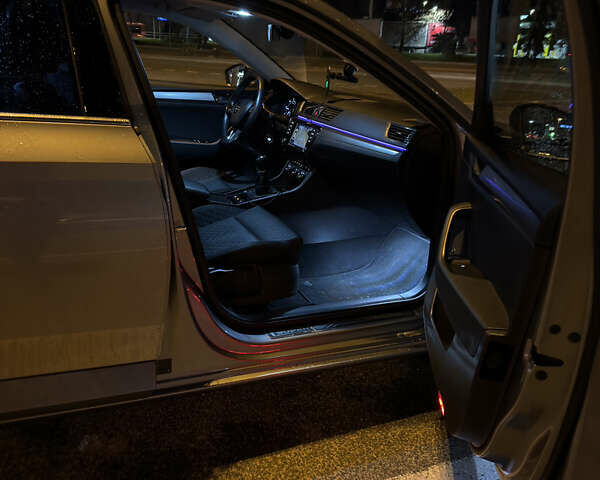 Серый Шкода Суперб, объемом двигателя 1.6 л и пробегом 250 тыс. км за 17371 $, фото 35 на Automoto.ua