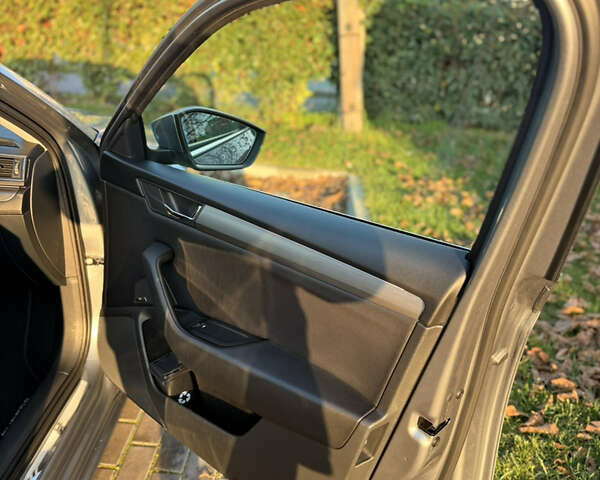 Серый Шкода Суперб, объемом двигателя 1.6 л и пробегом 250 тыс. км за 17371 $, фото 26 на Automoto.ua