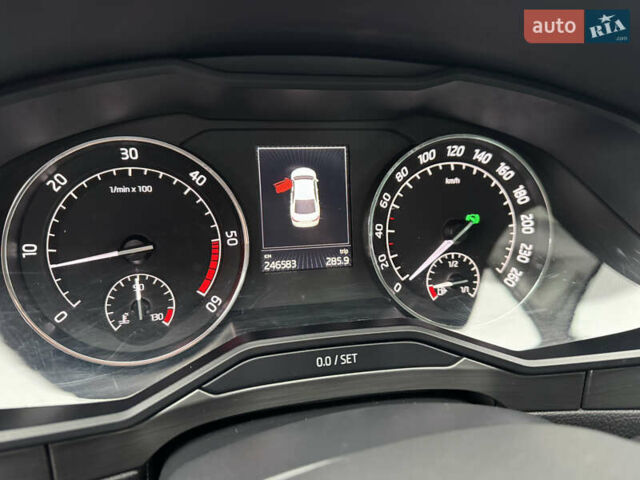Сірий Шкода Суперб, об'ємом двигуна 2 л та пробігом 246 тис. км за 15900 $, фото 23 на Automoto.ua