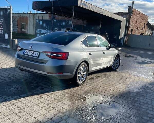 Серый Шкода Суперб, объемом двигателя 1.97 л и пробегом 247 тыс. км за 16100 $, фото 1 на Automoto.ua