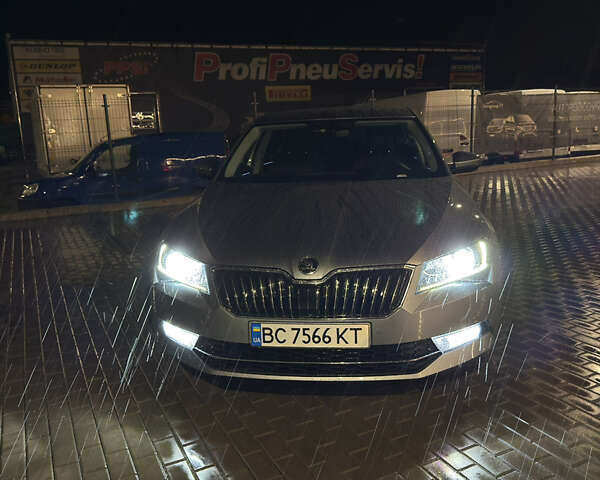 Серый Шкода Суперб, объемом двигателя 1.6 л и пробегом 250 тыс. км за 17371 $, фото 34 на Automoto.ua