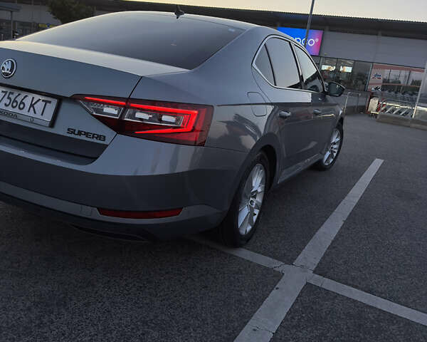 Серый Шкода Суперб, объемом двигателя 1.6 л и пробегом 250 тыс. км за 17371 $, фото 46 на Automoto.ua