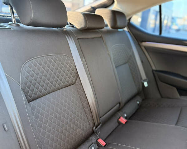 Серый Шкода Суперб, объемом двигателя 1.6 л и пробегом 250 тыс. км за 17371 $, фото 12 на Automoto.ua