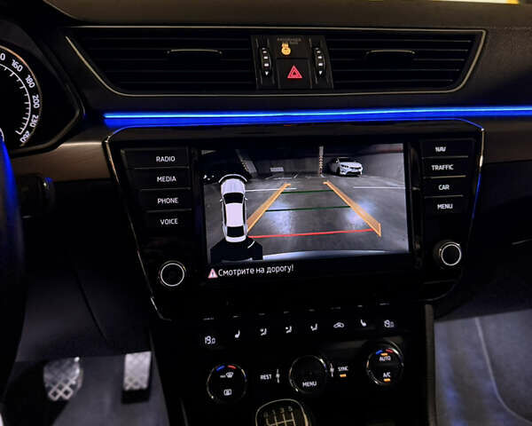 Серый Шкода Суперб, объемом двигателя 1.6 л и пробегом 250 тыс. км за 17371 $, фото 7 на Automoto.ua