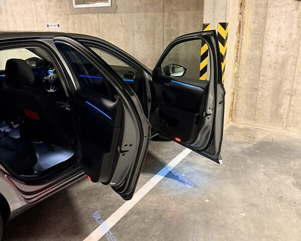 Серый Шкода Суперб, объемом двигателя 1.6 л и пробегом 250 тыс. км за 17371 $, фото 5 на Automoto.ua