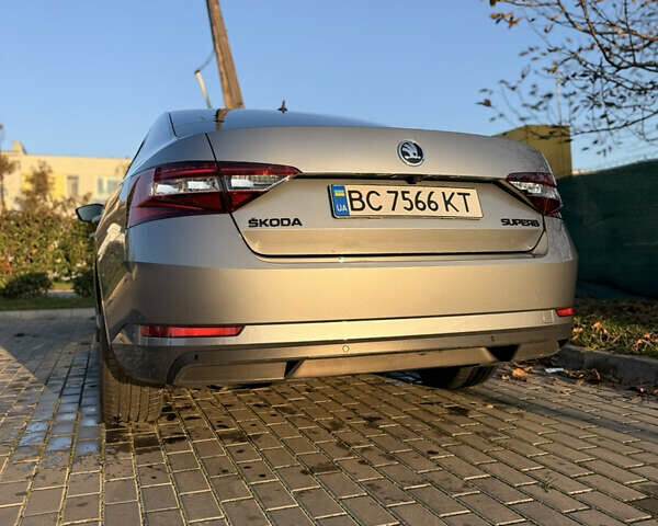 Серый Шкода Суперб, объемом двигателя 1.6 л и пробегом 250 тыс. км за 17371 $, фото 40 на Automoto.ua