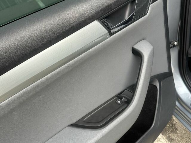 Сірий Шкода Суперб, об'ємом двигуна 2 л та пробігом 245 тис. км за 17900 $, фото 18 на Automoto.ua