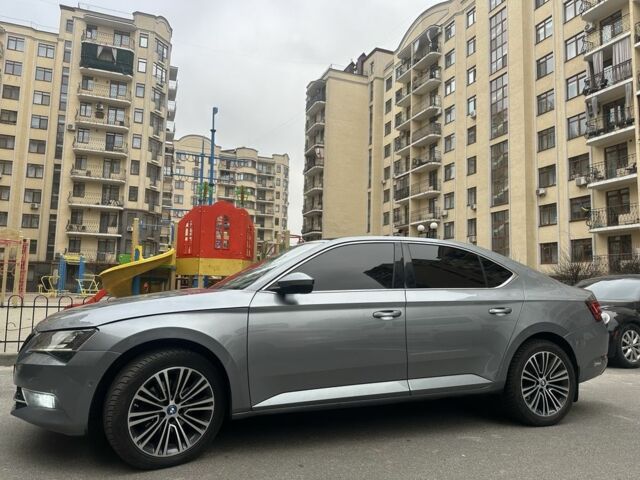 Сірий Шкода Суперб, об'ємом двигуна 2 л та пробігом 245 тис. км за 17900 $, фото 3 на Automoto.ua