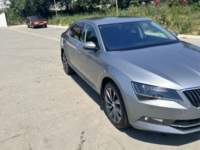 Серый Шкода Суперб, объемом двигателя 1.8 л и пробегом 147 тыс. км за 17000 $, фото 1 на Automoto.ua
