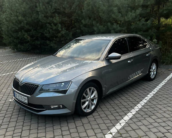 Серый Шкода Суперб, объемом двигателя 2 л и пробегом 297 тыс. км за 17000 $, фото 3 на Automoto.ua