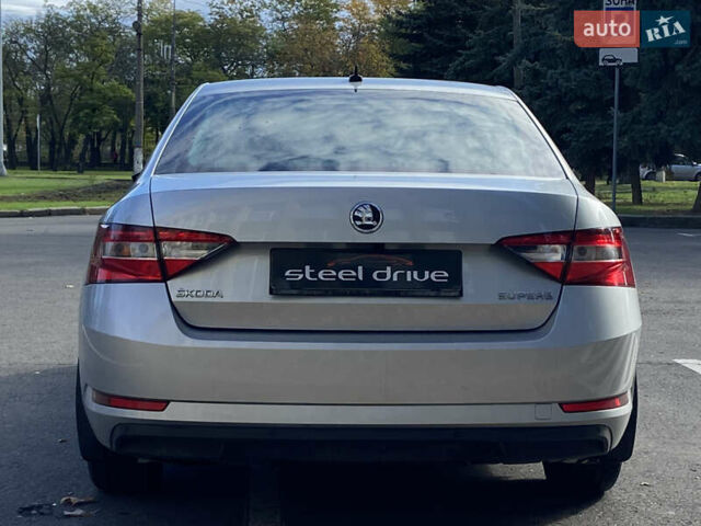 Серый Шкода Суперб, объемом двигателя 1.97 л и пробегом 223 тыс. км за 17999 $, фото 5 на Automoto.ua