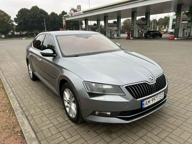 Серый Шкода Суперб, объемом двигателя 2 л и пробегом 242 тыс. км за 15000 $, фото 2 на Automoto.ua