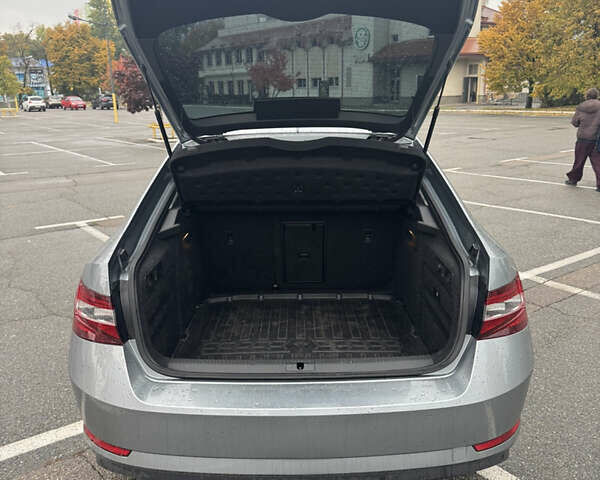 Серый Шкода Суперб, объемом двигателя 1.97 л и пробегом 261 тыс. км за 16550 $, фото 6 на Automoto.ua