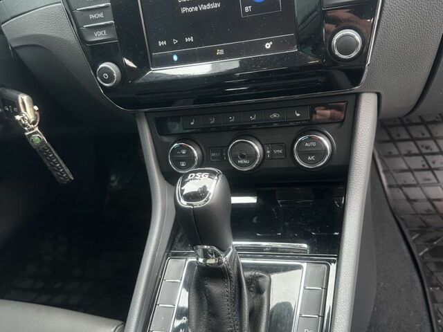 Сірий Шкода Суперб, об'ємом двигуна 2 л та пробігом 245 тис. км за 17900 $, фото 10 на Automoto.ua