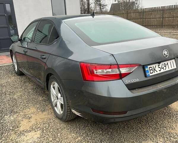 Серый Шкода Суперб, объемом двигателя 1.6 л и пробегом 195 тыс. км за 15999 $, фото 2 на Automoto.ua