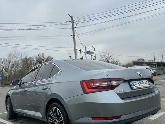 Сірий Шкода Суперб, об'ємом двигуна 2 л та пробігом 245 тис. км за 17900 $, фото 23 на Automoto.ua