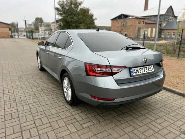 Серый Шкода Суперб, объемом двигателя 2 л и пробегом 242 тыс. км за 15000 $, фото 3 на Automoto.ua