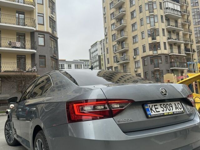 Сірий Шкода Суперб, об'ємом двигуна 2 л та пробігом 245 тис. км за 17900 $, фото 5 на Automoto.ua