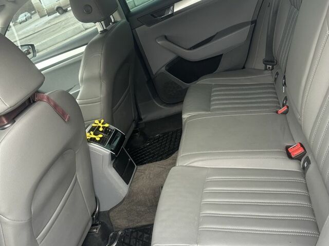 Сірий Шкода Суперб, об'ємом двигуна 2 л та пробігом 245 тис. км за 17900 $, фото 17 на Automoto.ua