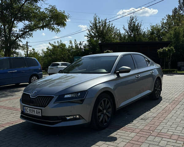 Серый Шкода Суперб, объемом двигателя 1.97 л и пробегом 257 тыс. км за 14900 $, фото 3 на Automoto.ua