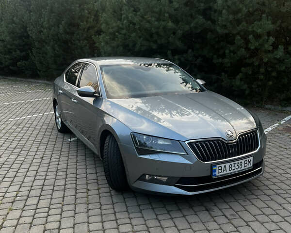 Серый Шкода Суперб, объемом двигателя 2 л и пробегом 297 тыс. км за 17000 $, фото 1 на Automoto.ua