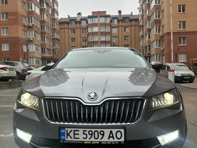 Сірий Шкода Суперб, об'ємом двигуна 2 л та пробігом 245 тис. км за 17900 $, фото 7 на Automoto.ua