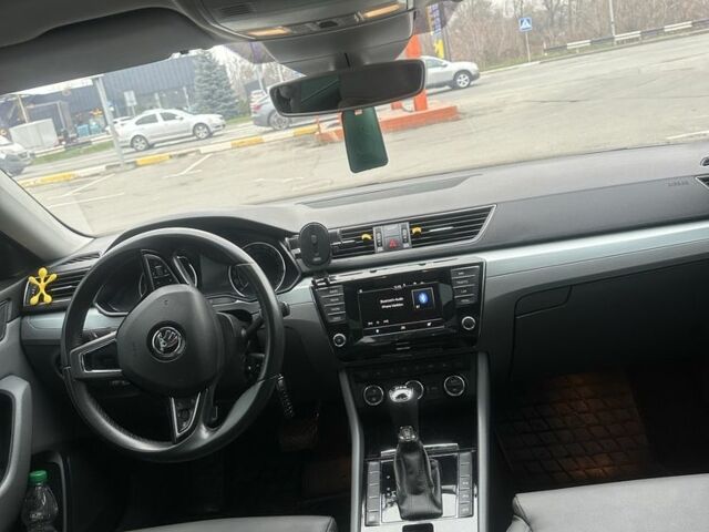 Сірий Шкода Суперб, об'ємом двигуна 2 л та пробігом 245 тис. км за 17900 $, фото 11 на Automoto.ua