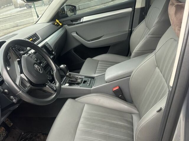 Сірий Шкода Суперб, об'ємом двигуна 2 л та пробігом 245 тис. км за 17900 $, фото 12 на Automoto.ua