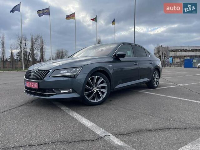 Серый Шкода Суперб, объемом двигателя 2 л и пробегом 260 тыс. км за 19500 $, фото 5 на Automoto.ua