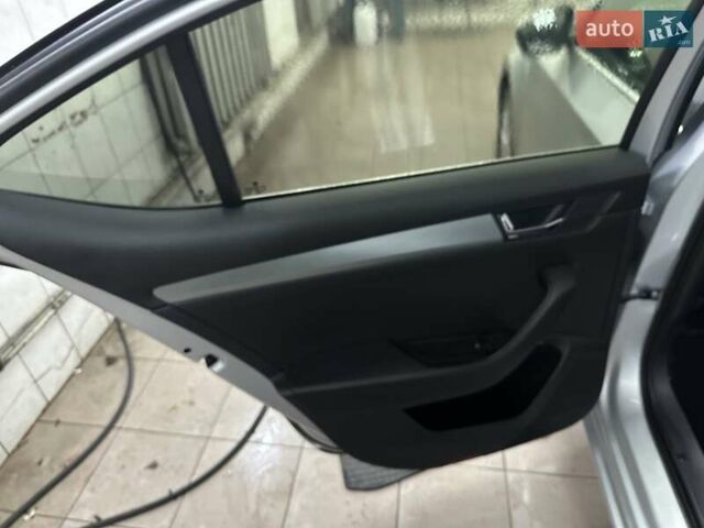 Серый Шкода Суперб, объемом двигателя 1.97 л и пробегом 200 тыс. км за 8900 $, фото 8 на Automoto.ua