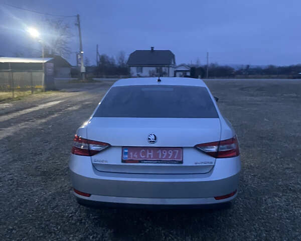 Сірий Шкода Суперб, об'ємом двигуна 2 л та пробігом 299 тис. км за 11950 $, фото 4 на Automoto.ua