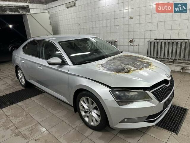 Серый Шкода Суперб, объемом двигателя 1.97 л и пробегом 200 тыс. км за 8900 $, фото 5 на Automoto.ua