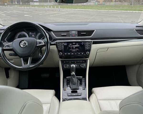 Серый Шкода Суперб, объемом двигателя 2 л и пробегом 260 тыс. км за 19500 $, фото 46 на Automoto.ua