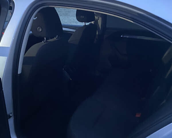 Сірий Шкода Суперб, об'ємом двигуна 2 л та пробігом 299 тис. км за 11950 $, фото 8 на Automoto.ua