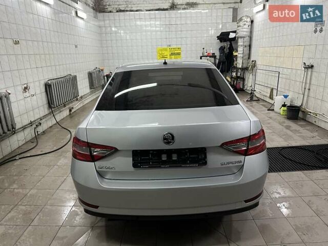 Серый Шкода Суперб, объемом двигателя 1.97 л и пробегом 200 тыс. км за 8900 $, фото 1 на Automoto.ua