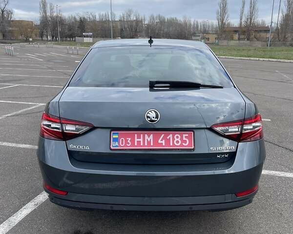 Серый Шкода Суперб, объемом двигателя 2 л и пробегом 260 тыс. км за 19500 $, фото 15 на Automoto.ua