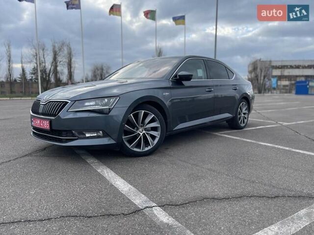 Серый Шкода Суперб, объемом двигателя 2 л и пробегом 260 тыс. км за 19500 $, фото 3 на Automoto.ua