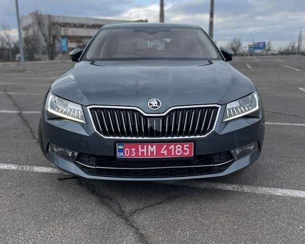 Серый Шкода Суперб, объемом двигателя 2 л и пробегом 260 тыс. км за 19500 $, фото 1 на Automoto.ua