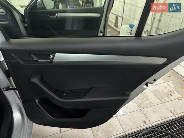 Серый Шкода Суперб, объемом двигателя 1.97 л и пробегом 200 тыс. км за 8900 $, фото 7 на Automoto.ua